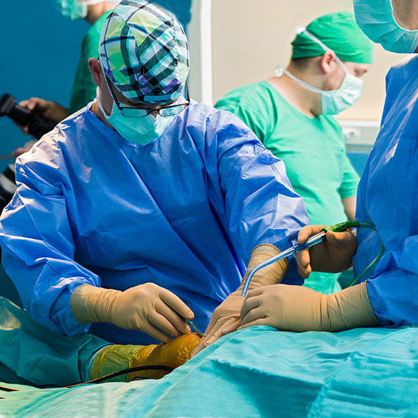 dr. hanbing zhou performs minimally invasive spine surgery