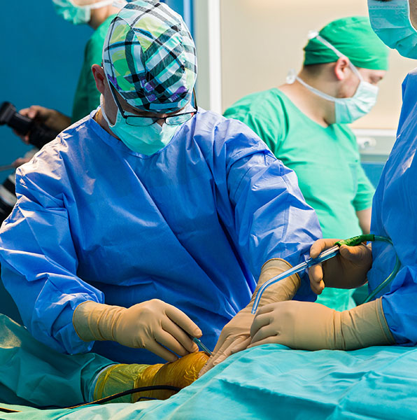 dr. hanbing zhou performs minimally invasive spine surgery